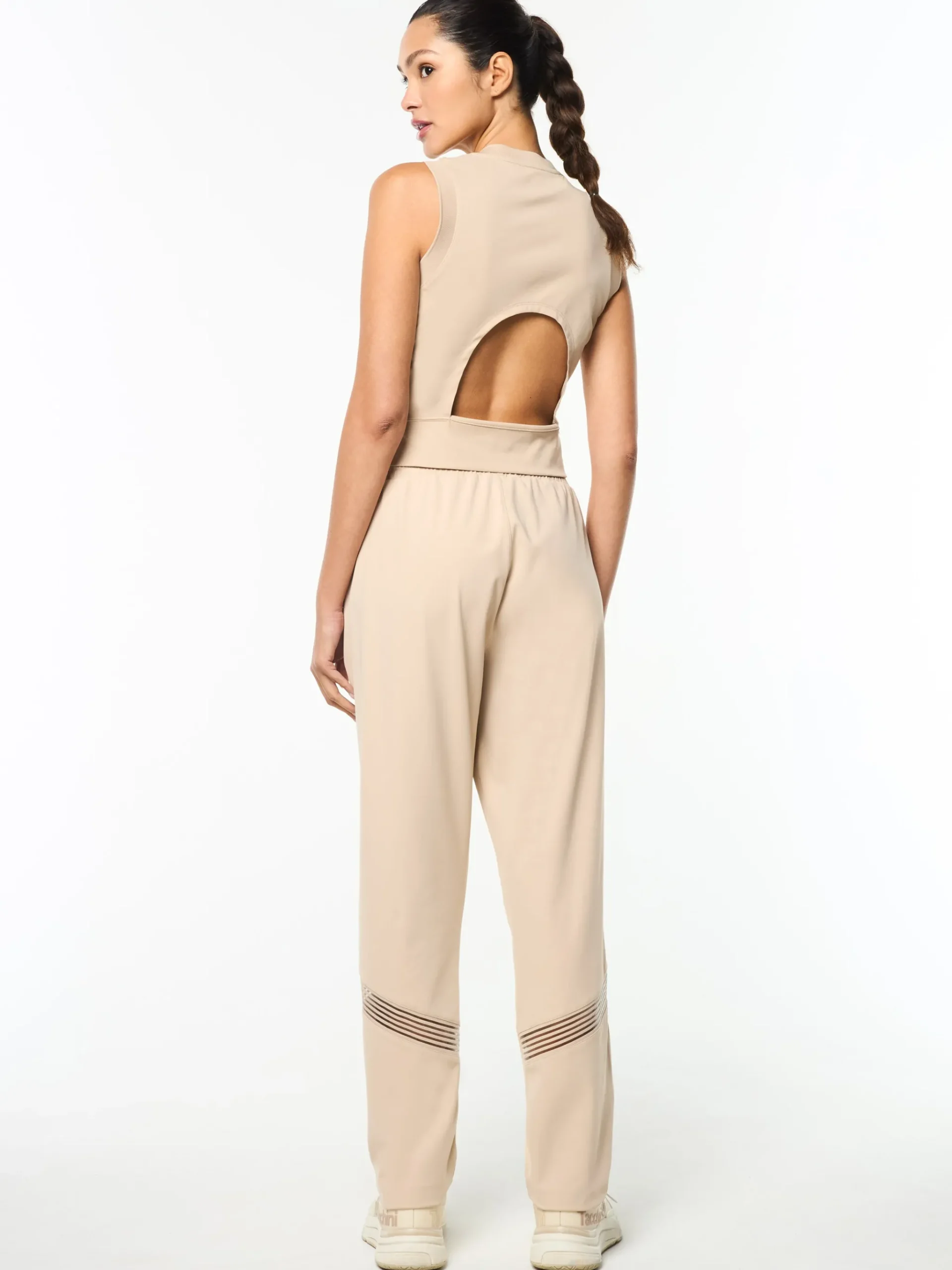 Noemi Pant- Humus